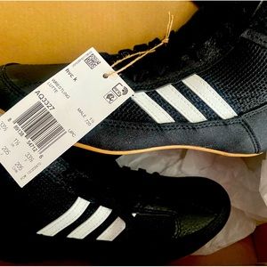 New in box adidas boys HVC K wrestling shoes size 2